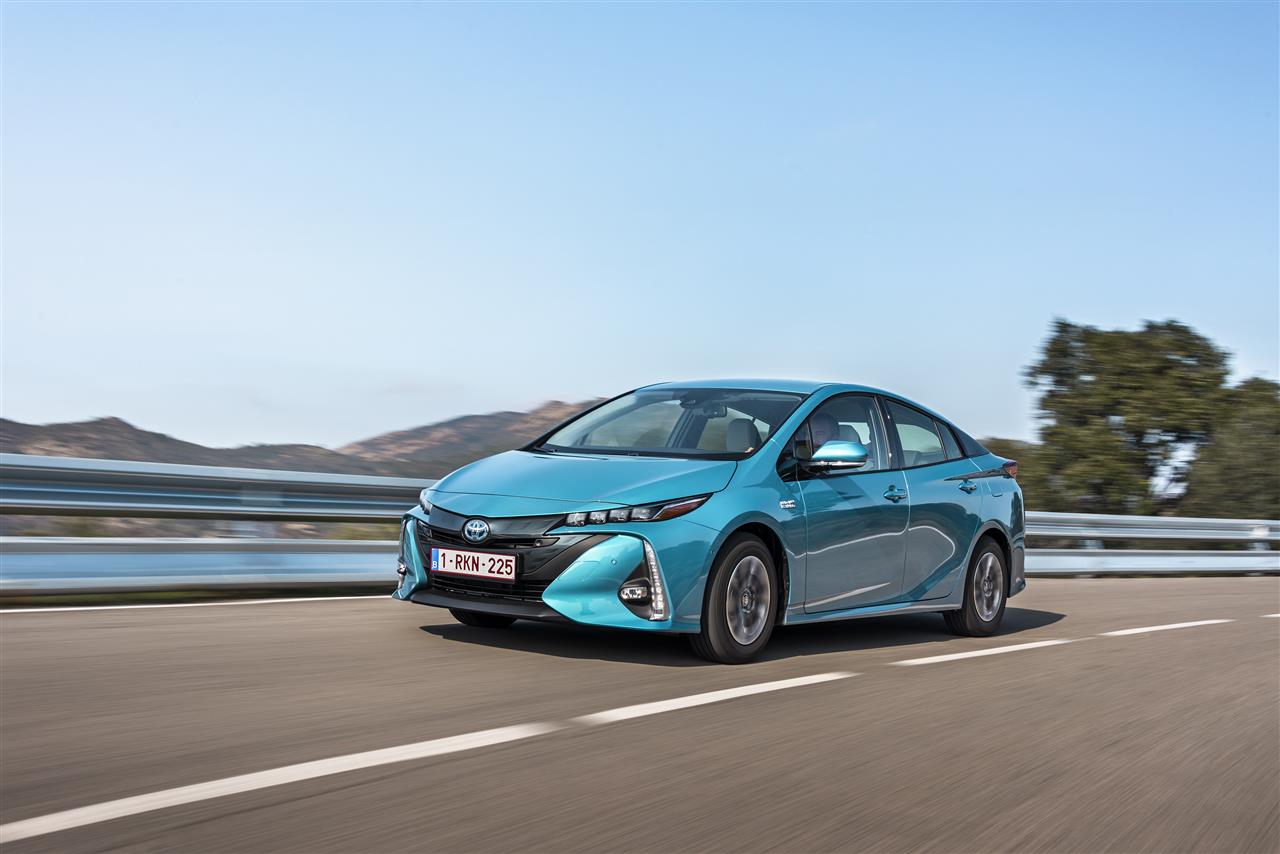 AZ ÉV ZÖLD AUTÓJA LETT A TOYOTA PRIUS PLUG-IN HYBRID