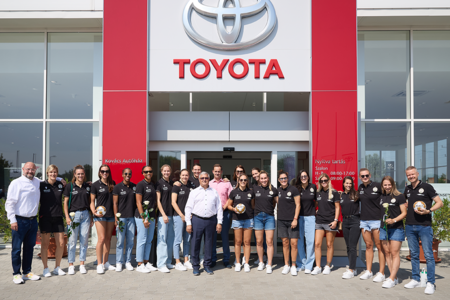 Környezetbarát Toyota C-HR-eket vezethetnek mostantól az FTC-Rail Cargo Hungaria női kézisei 