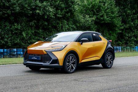 A Toyota C-HR is belépett az egymilliós klubba