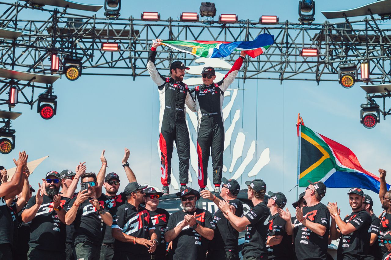 A 2025-ös Dakaron elért kettős győzelemmel végleg felért a Toyota a motorsport csúcsára