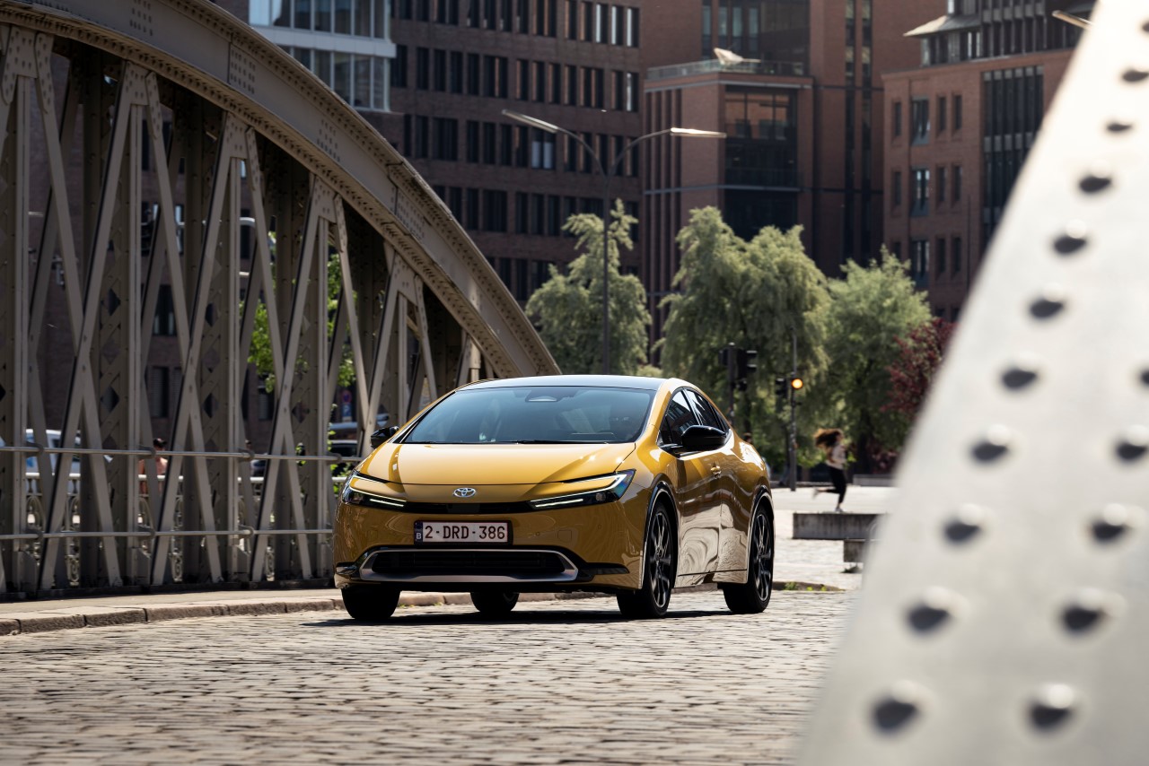 Kibővült kényelmi funkciókkal és még továbbfejlesztett rendszerekkel újul meg a Toyota Prius 2025-ben 