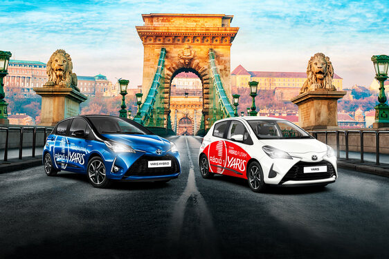 HIBRID VAGY BENZINES? SEBESTYÉN BALÁZS ÉS A REGGELI SHOW SZTÁRJAI AZ ÚJ TOYOTA YARIS SEGÍTSÉGÉVEL IGYEKEZTEK ELDÖNTENI A KÉRDÉST