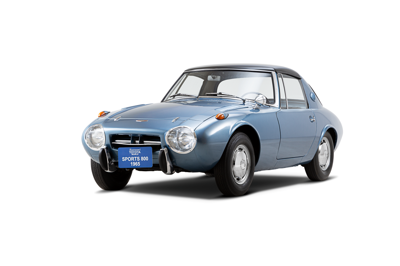 60 lat innowacji w dziedzinie elektromobilności. Cztery wyjątkowe modele Toyoty na Rétromobile 2025