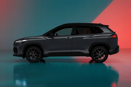 Nyáron érkezik a népszerű Toyota Corolla Cross látványosan megújult kivitele