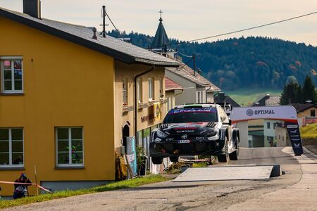 Két futammal a szezon vége előtt megszerezte a gyártói rally világbajnoki címet a Toyota 