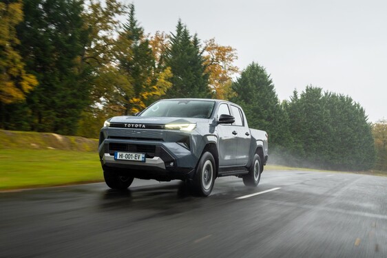 Új generáció, új hajtásláncok, új korszak: Megérkezett a legújabb, elektrifikált Toyota Hilux