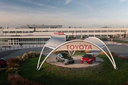 Új fejezet az Aygo történetében: elrajtolt a hibrid gyártás