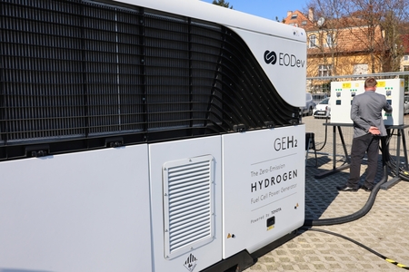 Hidrogén mérföldkő a Toyota Sakuránál