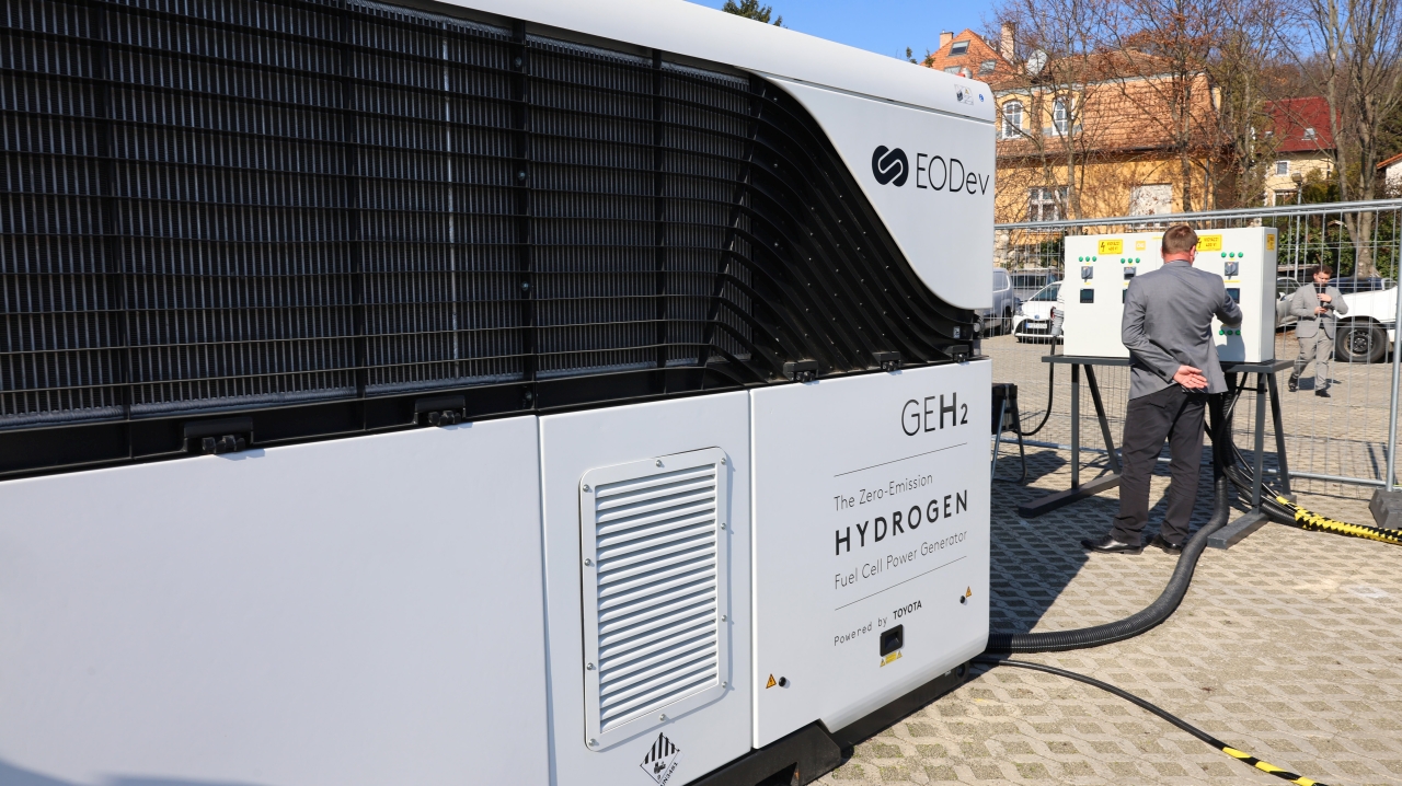 Hidrogén mérföldkő a Toyota Sakuránál