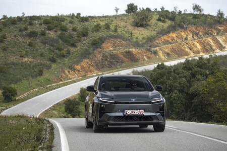 Az új Toyota C-HR+: látványos formák és első osztályú BEV képességek