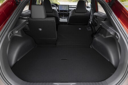 Látvány és tér kompromisszumok nélkül: ez a Toyota C-HR+