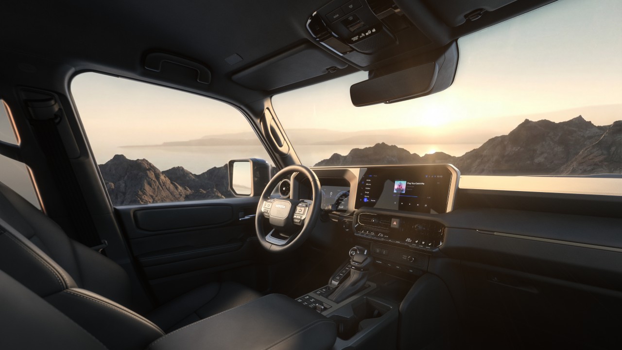  Toyota Land Cruiser 250: Vylepšené výbavy, dvě osobnosti