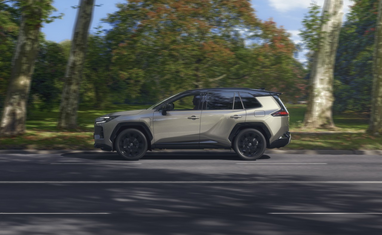 Amikor az autó gondolkodik: az új RAV4 digitális világa