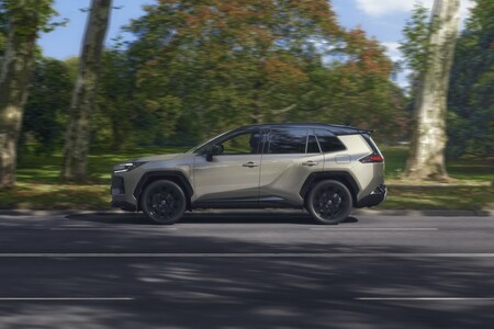 Amikor az autó gondolkodik: az új RAV4 digitális világa