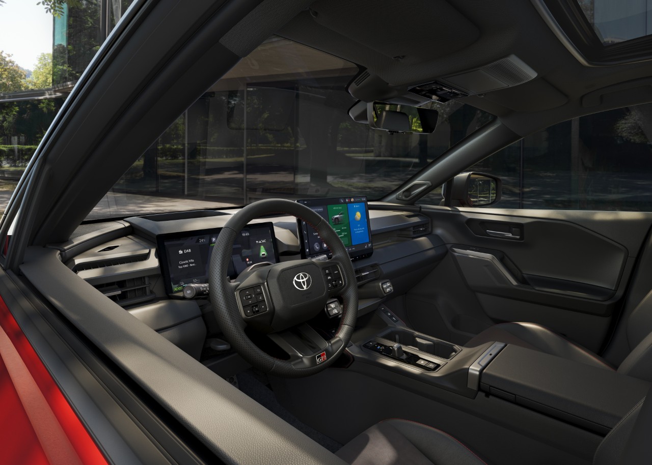 Amikor az autó gondolkodik: az új RAV4 digitális világa