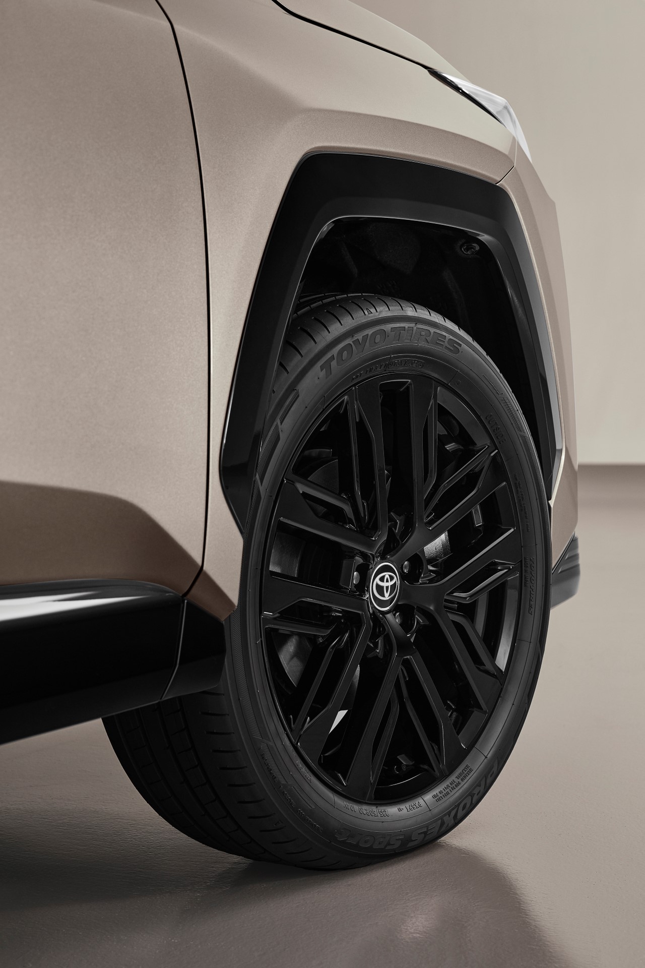 Elektromos hatótáv, hibrid szabadság: a RAV4 új dinamikája