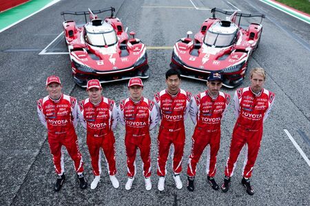 A TOYOTA RACING győzelemre tör Le Mans-ban, miközben a pályán és azon túl is kapcsolatot teremt a rajongókkal
