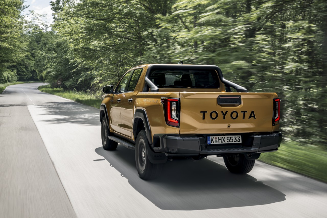 Megérkezett az új Toyota HILUX – kompromisszummentes munkavégzés és offroad élmény  immár teljesen elektromos hajtással is