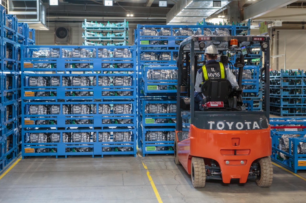 Naponta több mint félmillió alkatrész és hét logisztikai központ – így működik a Toyota európai ellátási lánca