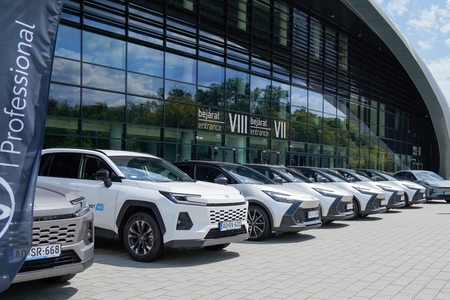 MOL Tatabánya KC és Toyota CARNET M5: a piacvezető autómárkával erősít a bajnoki bronzérmes és EHF Európa Kupa-ezüstérmes kézilabdacsapat