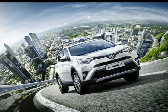 KÉSIK AZ ÁTTÖRÉS ELEKTROMOS FRONTON, HELYETTE ITT A HIBRID FORRADALOM