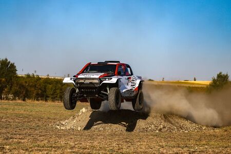 Toyota Ünnep a Balaton Park Circuiten: üzleti partnereivel és a márka rajongóival ünnepelte hazai jelenlétének 35. évfordulóját és az idei 8 új modell bevezetését Magyarország piacvezető autómárkája