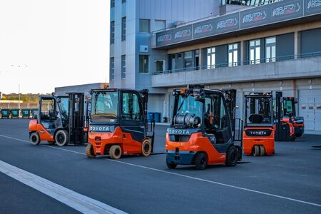 Toyota Ünnep a Balaton Park Circuiten: üzleti partnereivel és a márka rajongóival ünnepelte hazai jelenlétének 35. évfordulóját és az idei 8 új modell bevezetését Magyarország piacvezető autómárkája