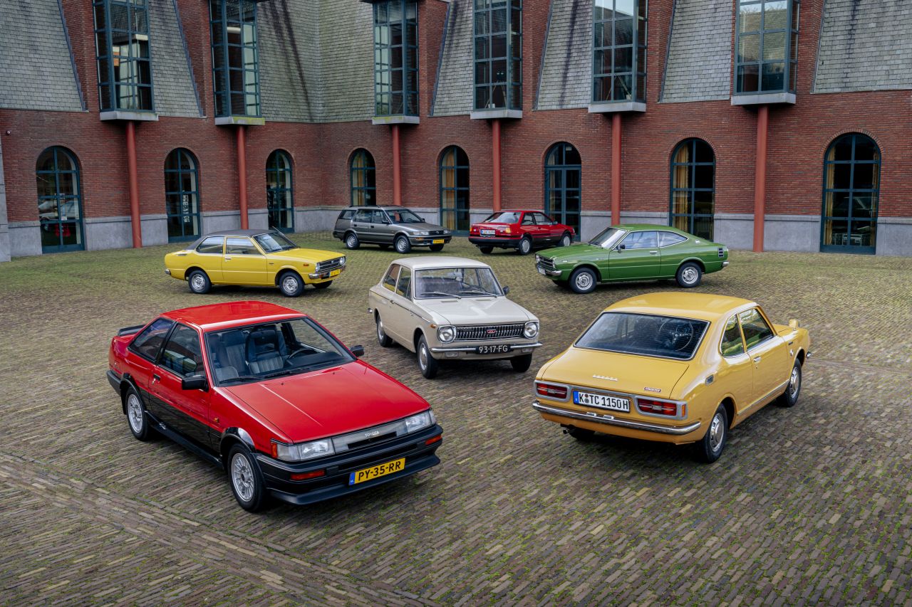 60 év. 12 generáció. Egy Corolla