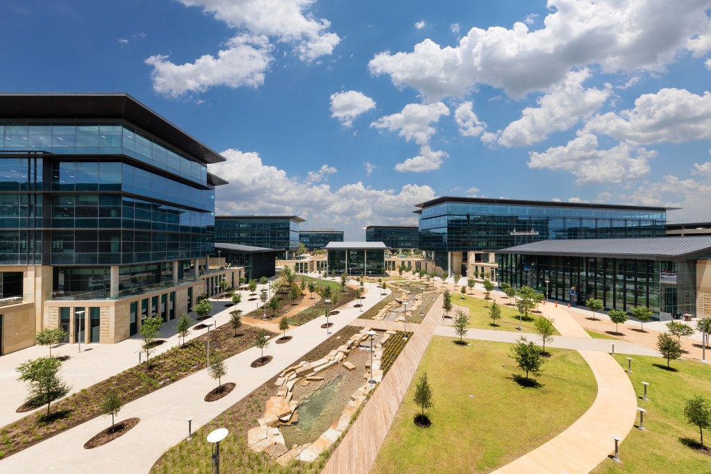 EGYMILLIÁRD DOLLÁROS BEFEKTETÉSSEL TEXASBAN NYITOTT ULTRAMODERN KÖZPONTOT A TOYOTA