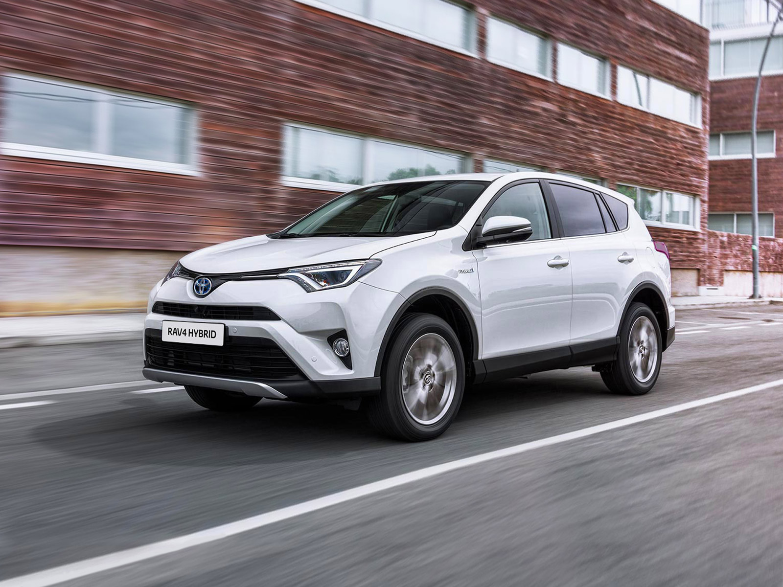 MAGYARORSZÁG LEGNAGYOBB SZABÁSÚ EGÉSSZÉGVÉDELMI PROGRAMJA MELLETT A TOYOTA ÉS A LEXUS