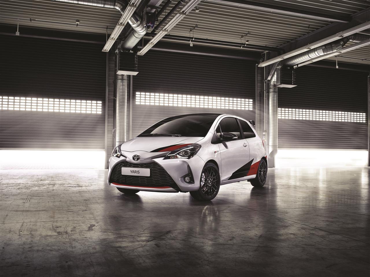 TOYOTA YARIS GRMN: EBBŐL AZ AUTÓBÓL NEM SOK JÖN MAJD VELED SZEMBE AZ UTCÁN