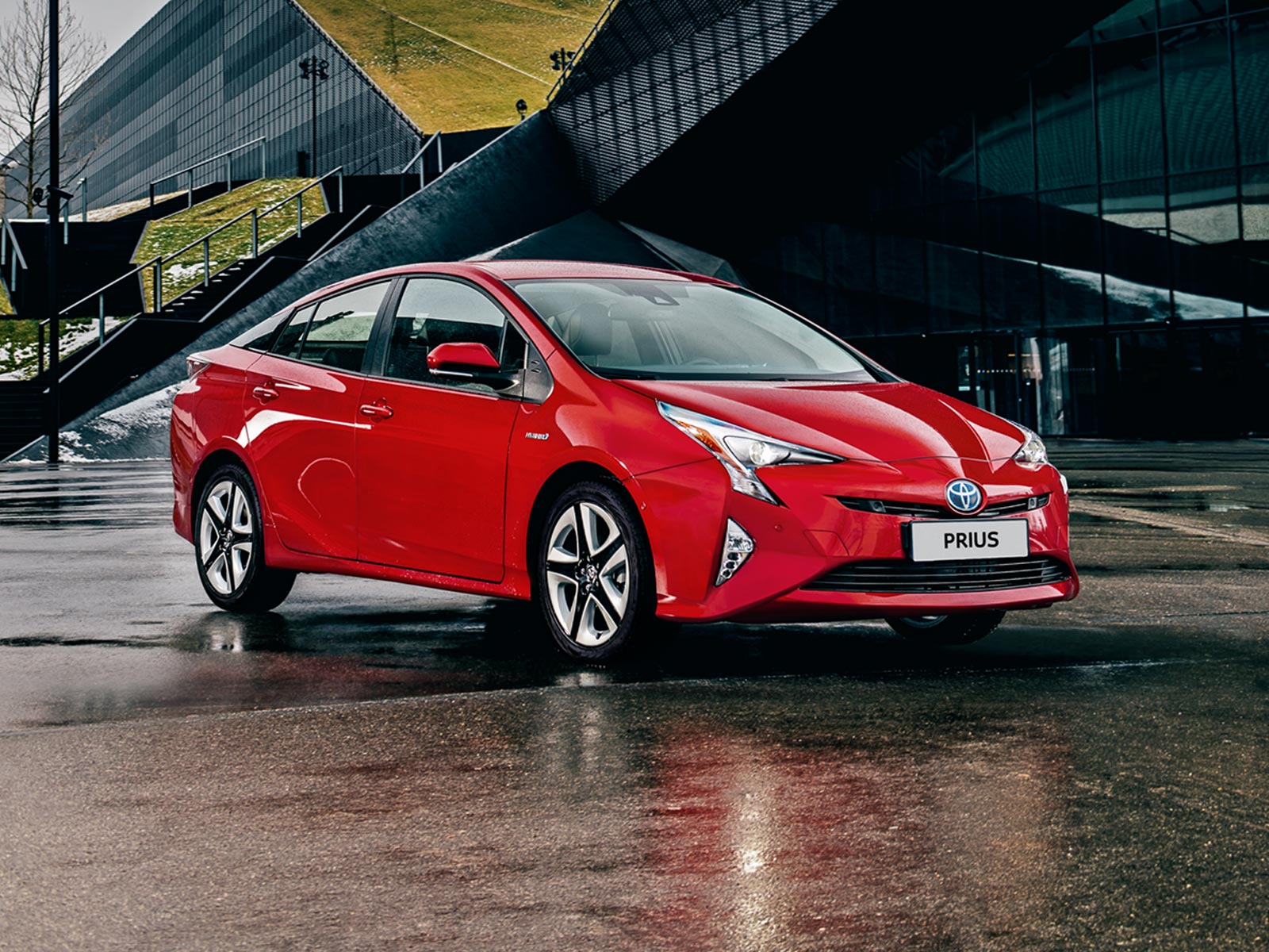 ÚJABB REKORDOT DÖNTÖTTEK A TOYOTA ÉS A LEXUS HIBRID ÉRTÉKESÍTÉSEI EURÓPÁBAN