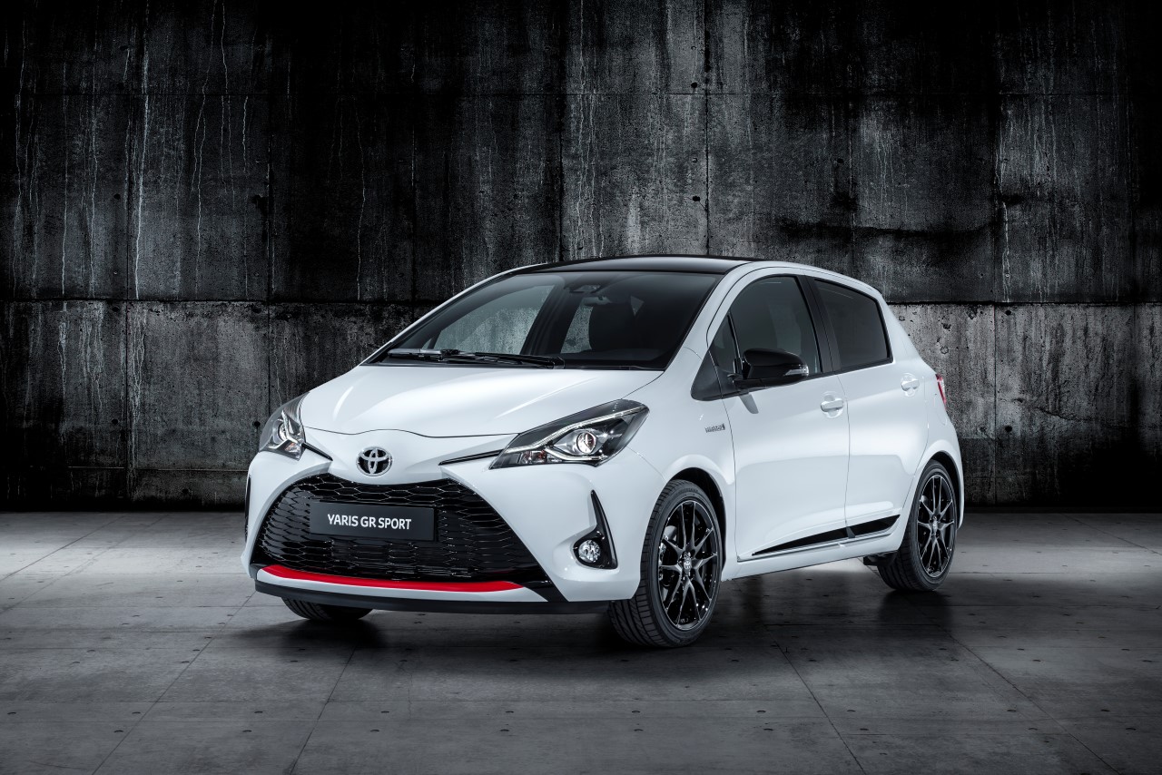 SPORTOS, MÉGIS KÖRNYEZETBARÁT: PÁRIZSBAN ÉRKEZIK A TOYOTA YARIS GR SPORT
