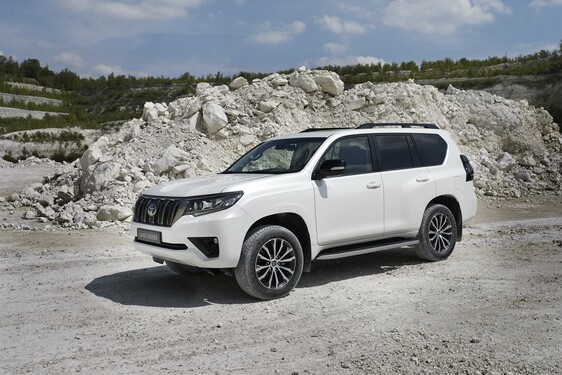 Land Cruiser Black Pack