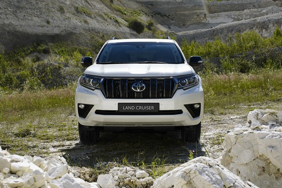 Land Cruiser Black Pack