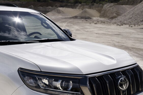 Land Cruiser Black Pack