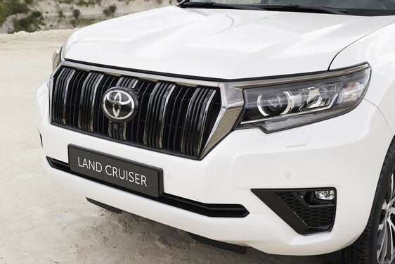 Land Cruiser Black Pack