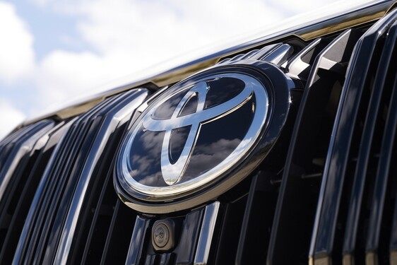 Land Cruiser Black Pack