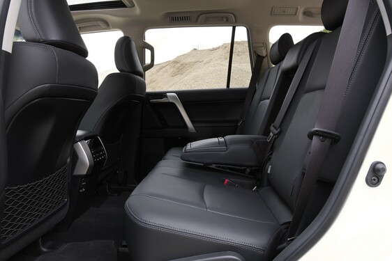 Land Cruiser Black Pack