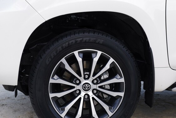 Land Cruiser Black Pack