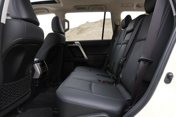 Land Cruiser Black Pack