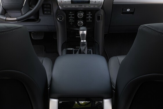 Land Cruiser Black Pack