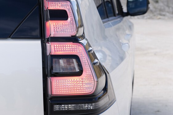 Land Cruiser Black Pack