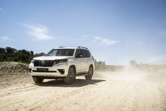 Land Cruiser Black Pack