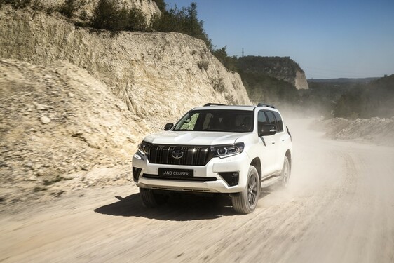 Land Cruiser Black Pack