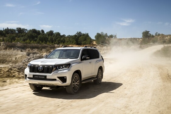 Land Cruiser Black Pack