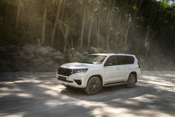 Land Cruiser Black Pack