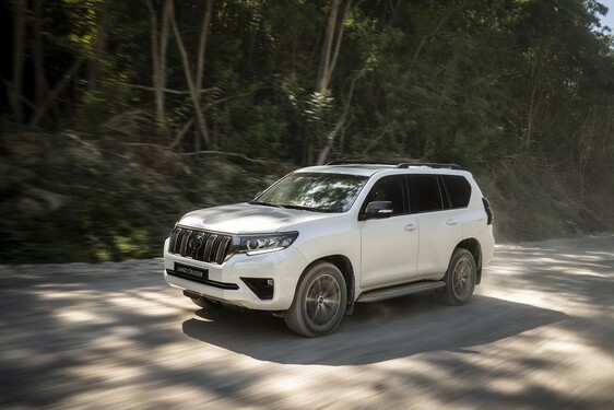 Land Cruiser Black Pack