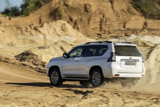 Land Cruiser Black Pack