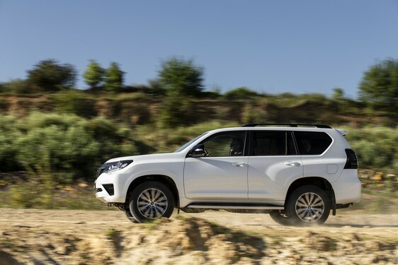 Land Cruiser Black Pack